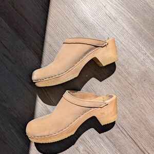 No. 6 Tan Leather Mules